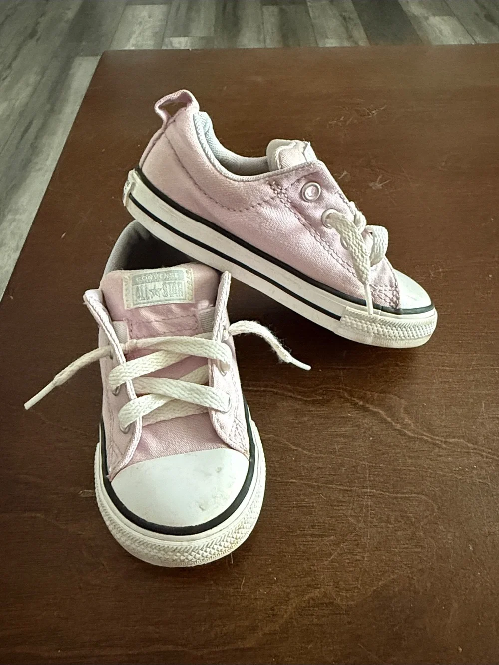 Converse Kids Low-Top Sneakers in Light Pink and White